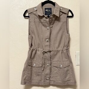 United By Blue Durable Goods Label with Gold Design Linen Blend Vest